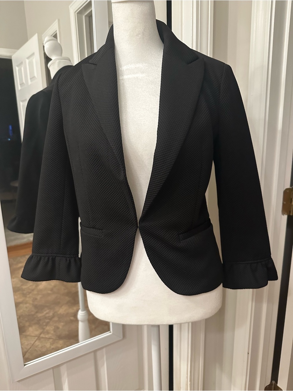 Amanda & Chelsea Women's Black Ruffle-Cuff Blazer